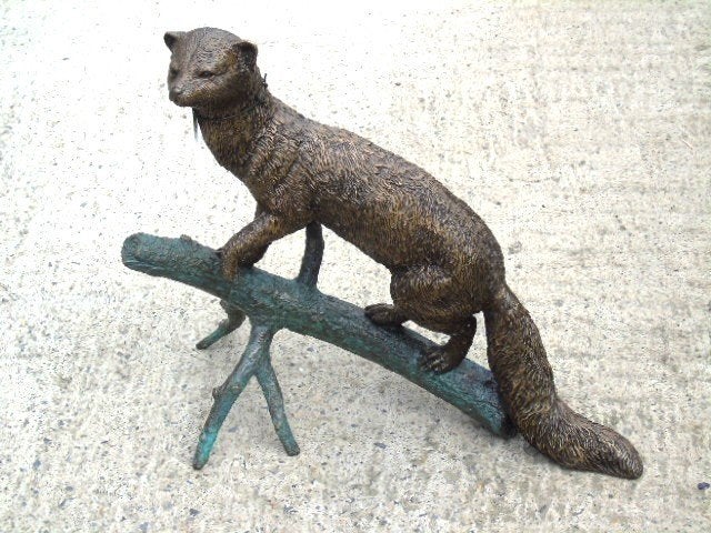 beeldje, een wezel op een bronzen tak., Tuin en Terras, Ophalen of Verzenden, Nieuw