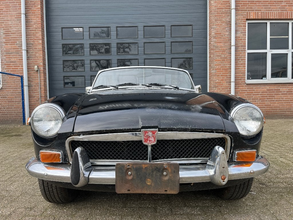MG MGB roadster uit 1973 met overdrive, Auto's, Oldtimers, Achterwielaandrijving, Zwart, Cabriolet, Zwart