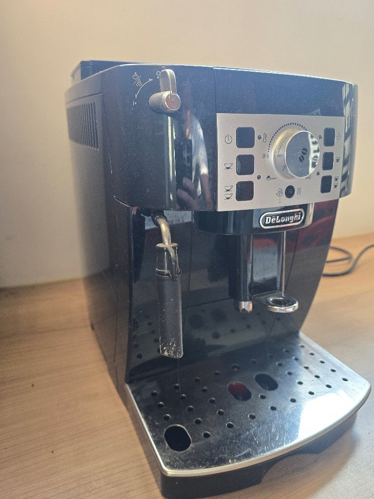 Koffie automaat delonghi, Koffiemachine, Koffiebonen, Zo goed als nieuw, 2 tot 4 kopjes
