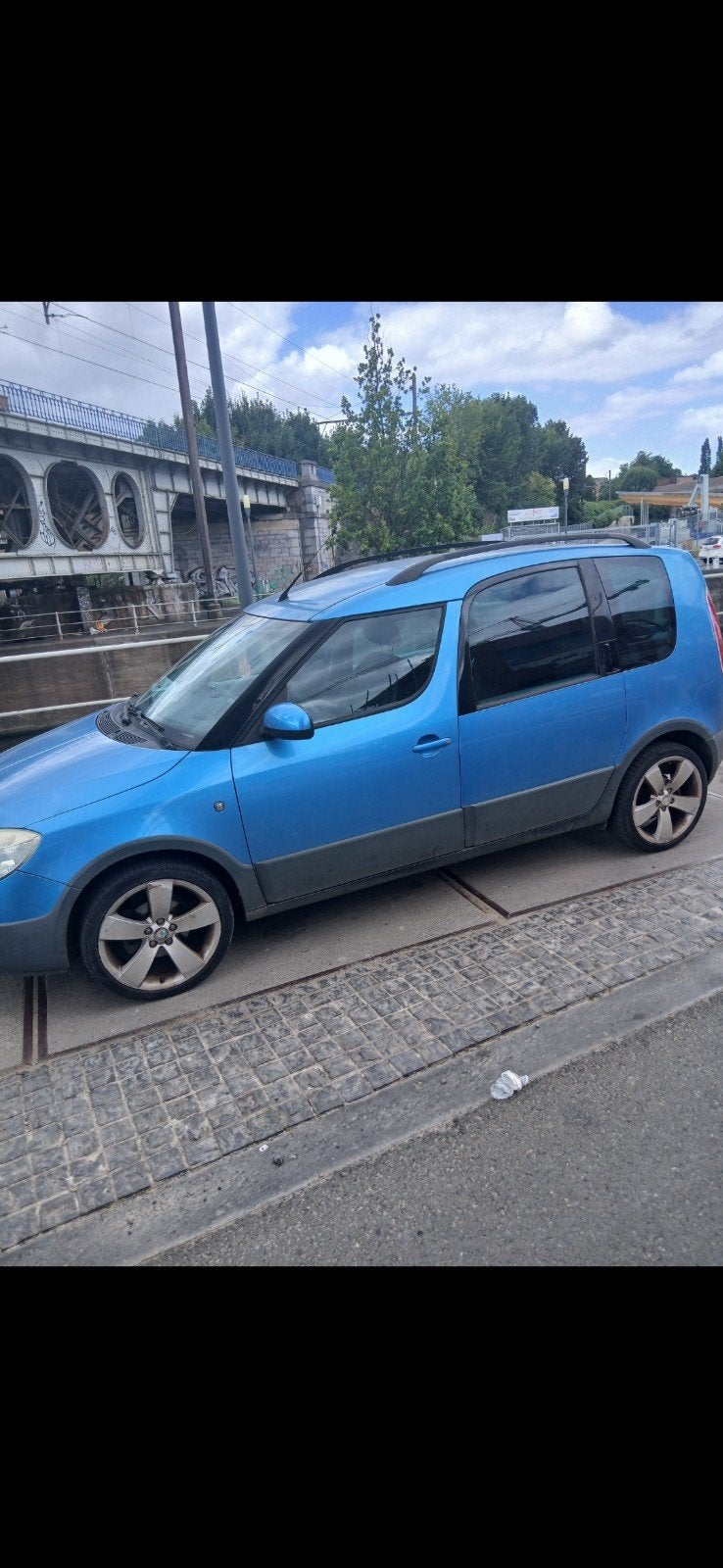 skoda Roomster 1.4 essence contrôle technique la feuille ros, Auto's, Blauw, Roomster, 5 deurs, Particulier
