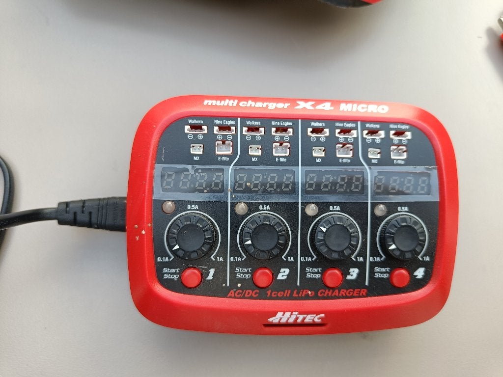 Hitec Multicharger X4 Micro, Audio, Tv en Foto, Overige merken, Minder dan 100 meter, Ophalen of Verzenden, Zo goed als nieuw