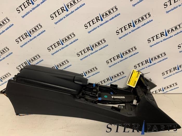 Middenconsoles van een Mercedes E-Klasse, Gebruikt, -, Ophalen of Verzenden, -