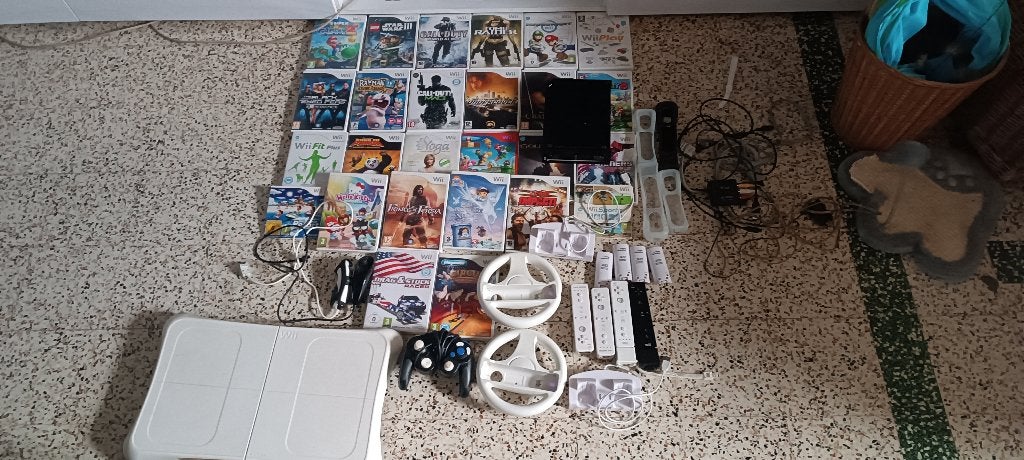 wii + beaucoup d'accesoires et 26 jeux, Consoles de jeu & Jeux vidéo, Enlèvement, Utilisé, Avec 3 manettes ou plus, Avec jeux