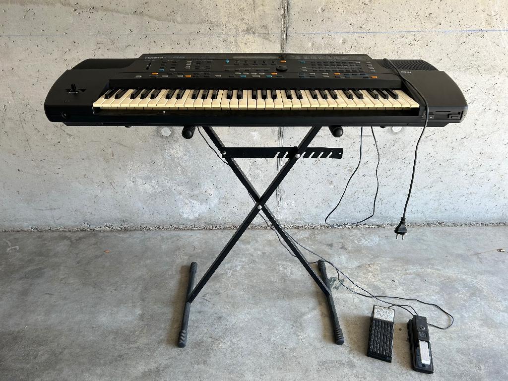Synthétiseur intelligent Roland E-86, Musique & Instruments, 61 touches, Roland, Comme neuf, Enlèvement