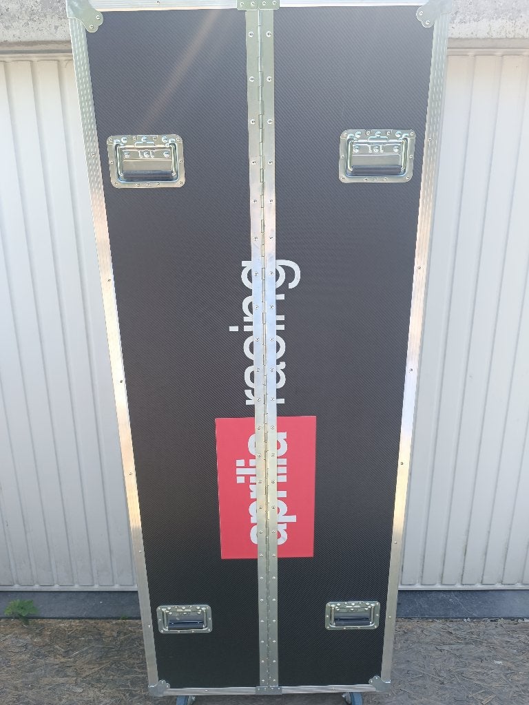 Aprilia flight case, Enlèvement, Comme neuf