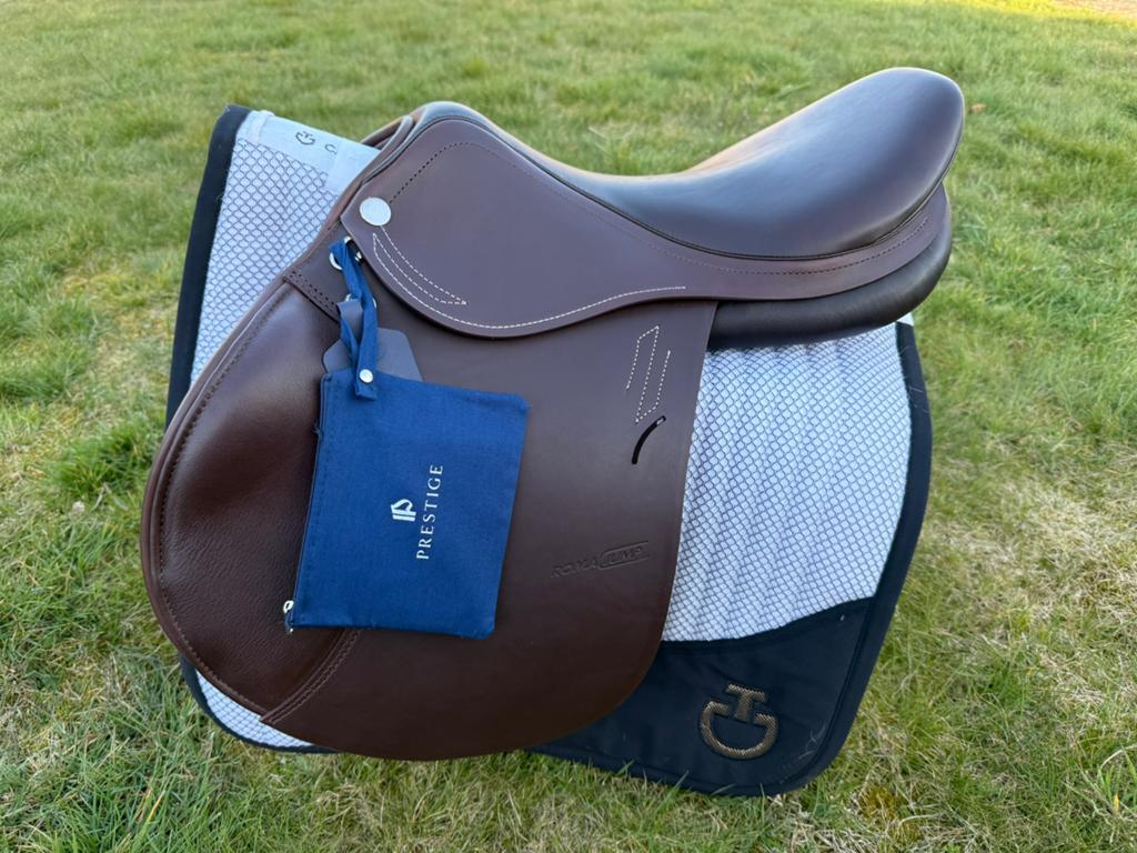 Prestige springzadel (nieuw), CWD en prestige springzadel, Dieren en Toebehoren, Paarden en Pony's | Zadels, Ophalen of Verzenden