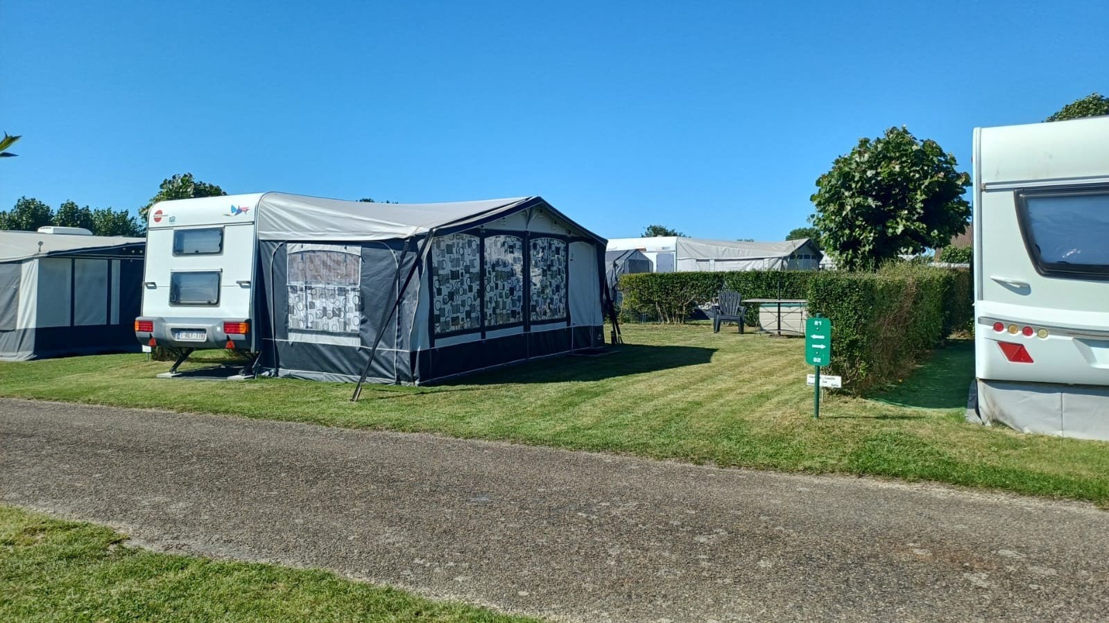 Caravane, auvent à vendre - Burstner 4 personnes, Poêle, Jusqu'à 5, Siège standard, Bürstner