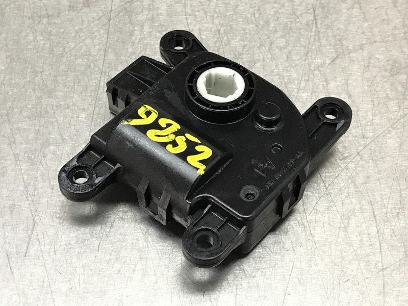 ACTIONNEUR MOTEUR VOLET CHAUFFAGE Hyundai i40 CW (VFC), Dhr. M. Roggen, Stadsweg 37 37
9917 PV  WIRDUM GR., NL, Hyundai, Utilisé
