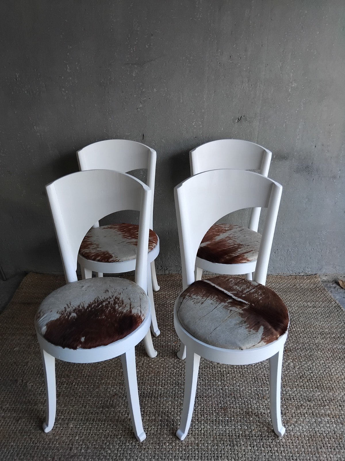 4 vintage chairs met koeienvacht, Ophalen