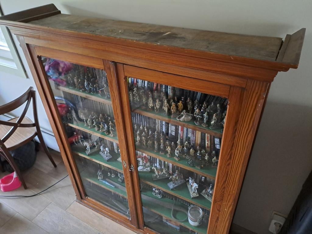 Vitrine de classe en bois des années 50, couleur marron, Maison & Meubles, Armoires | Bibliothèques, Enlèvement, Verre