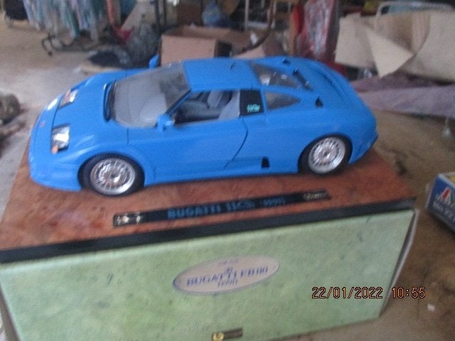 miniature "bugatti" 1/18  en métal, Enlèvement ou Envoi, Neuf, Voiture, Burago