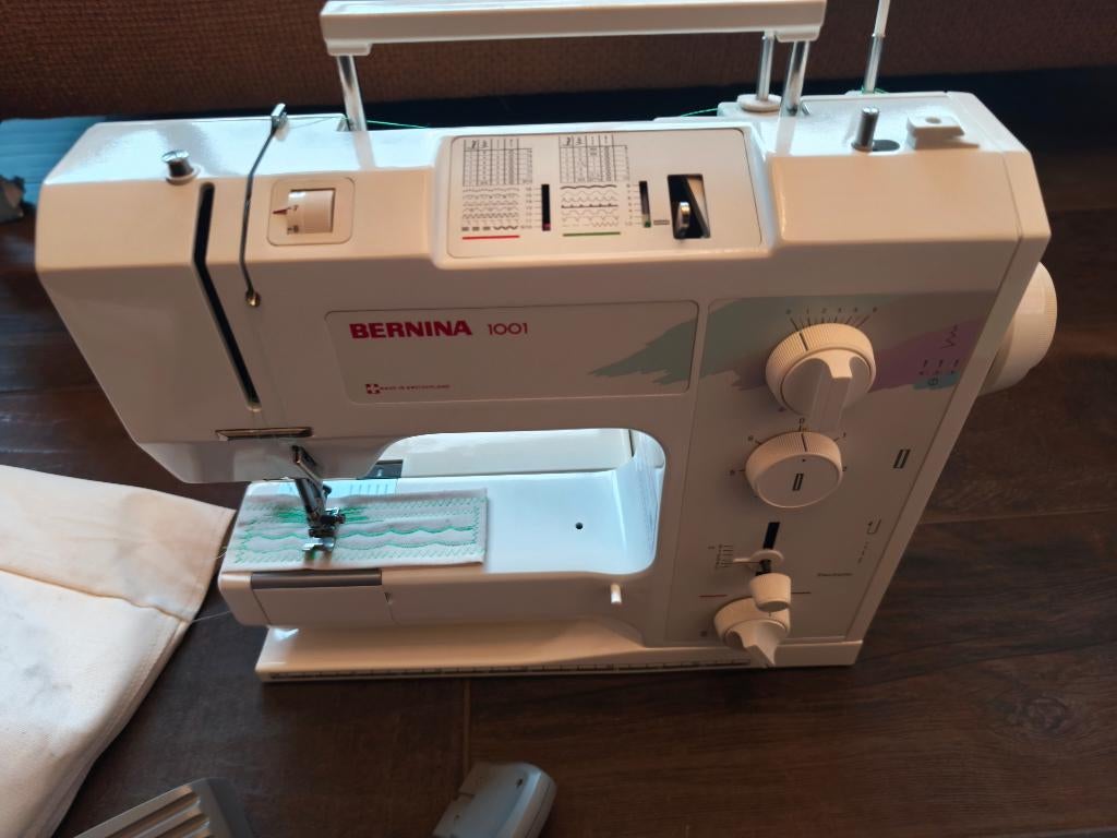Machine à coudre Bernina 1001, Enlèvement, Comme neuf, Machine à coudre, Bernina
