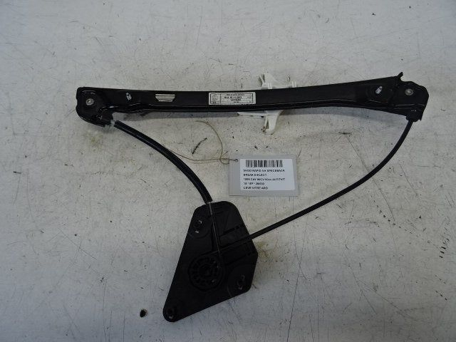 RAAMMECHANIEK RECHTS ACHTER Skoda Rapid (5JJ839462), Gebruikt, Mevr. I. Hauben, Skoda, Rue de l'Espoir 34 34
4030  GRIVEGNÉE, BE