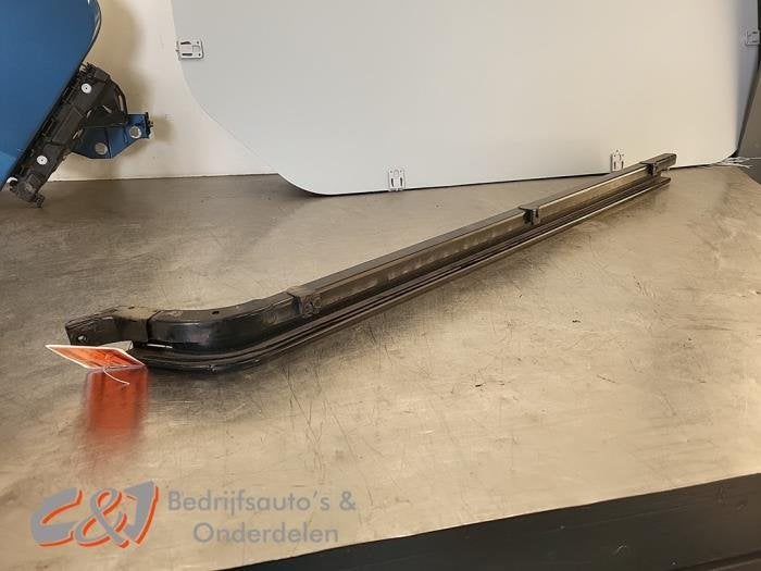 Rail porte coulissante gauche d'un Renault Trafic, Renault, -, 3 mois de garantie, Utilisé