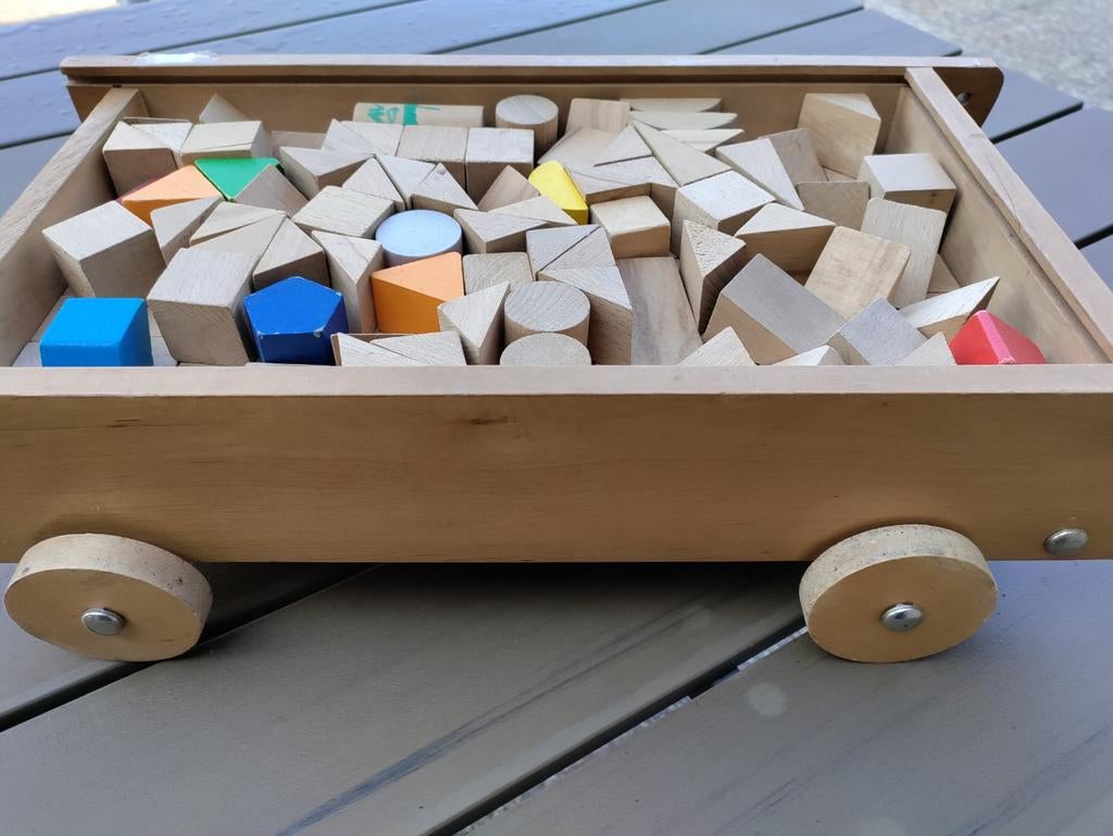 Kar met houten blokken, Ophalen