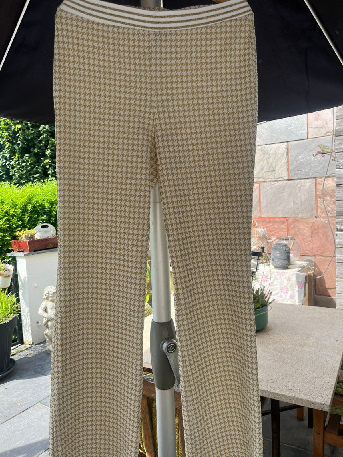 Mooie. pantalon stretch  goud wit maat large, Kleding | Dames, Broeken en Pantalons, Ophalen, Zo goed als nieuw, Goud
