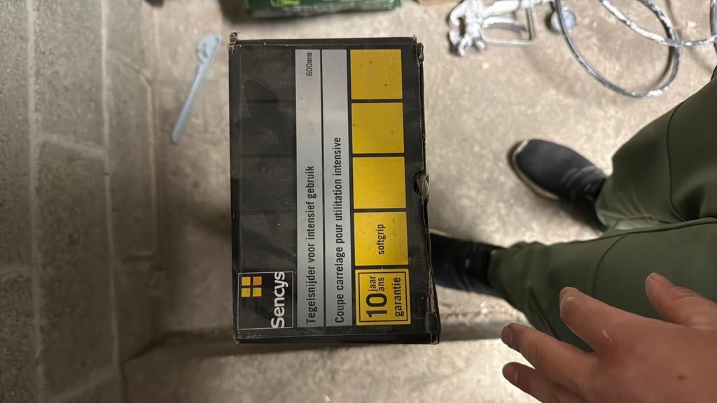 Tegelsnijder, Enlèvement