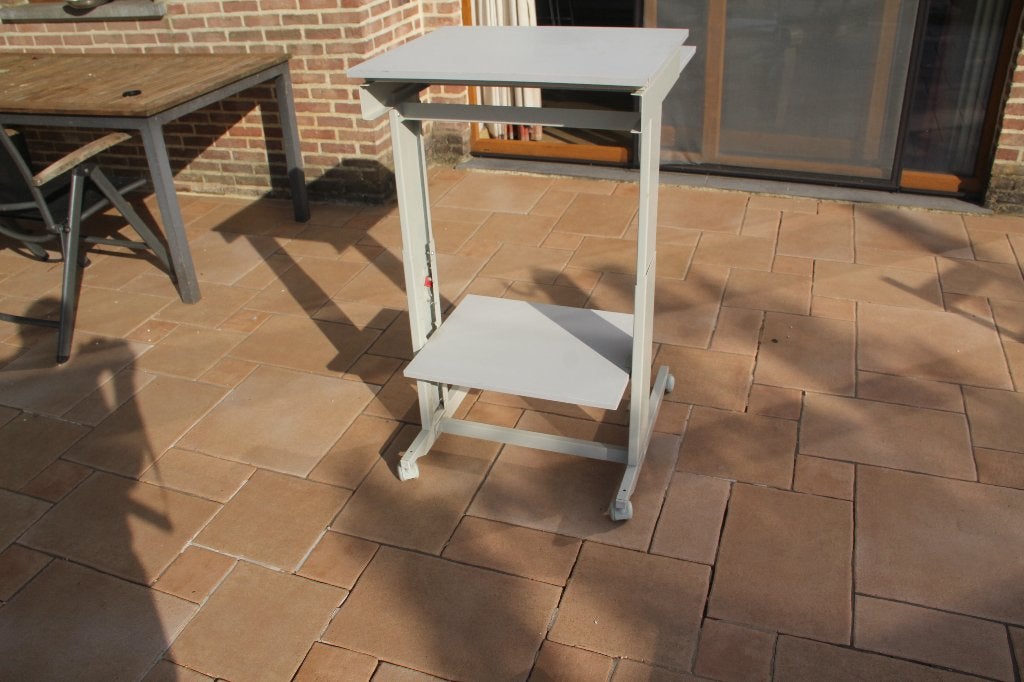 table d'ordinateur Twinco réglable, Articles professionnels, Aménagement de Bureau & Magasin | Fournitures de bureau, Meuble, Utilisé