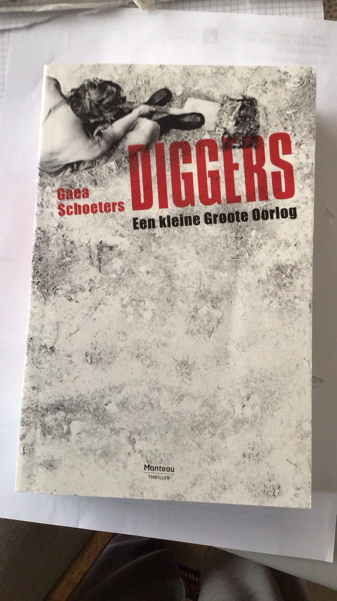 Diggers - Gae Schoeters / literaire triller, Ophalen of Verzenden, Gelezen, België