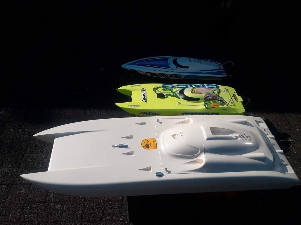 MHZ Catamaran - Powerboat 1,3 meter, Ophalen, Nieuw