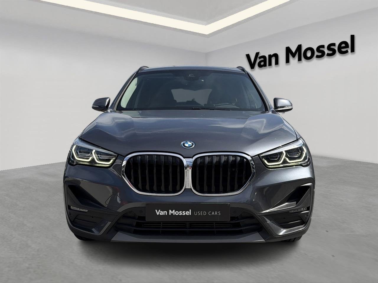 BMW X1 xDrive25e (162 kW), Auto's, BMW, Stof, Gebruikt, Automatische klimaatregeling, 1820 kg