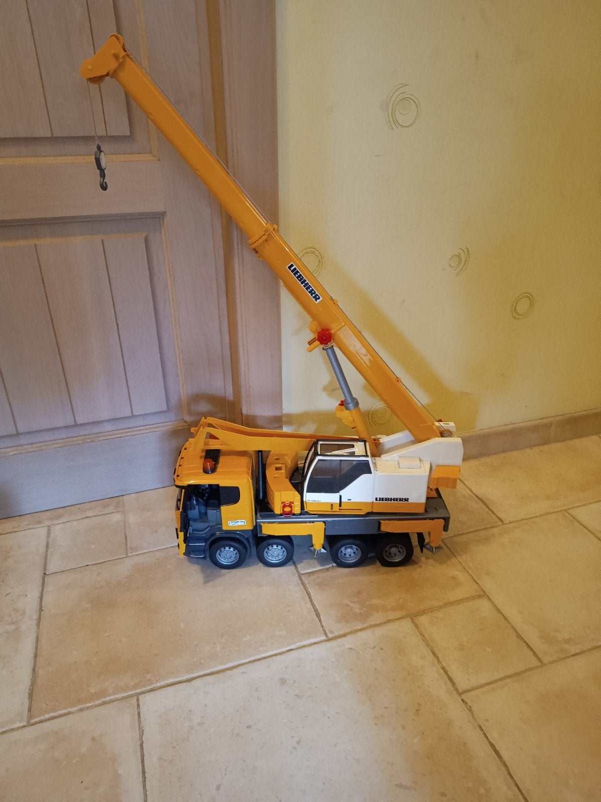 Vrachtwagen met kraan Liebherr, Ophalen