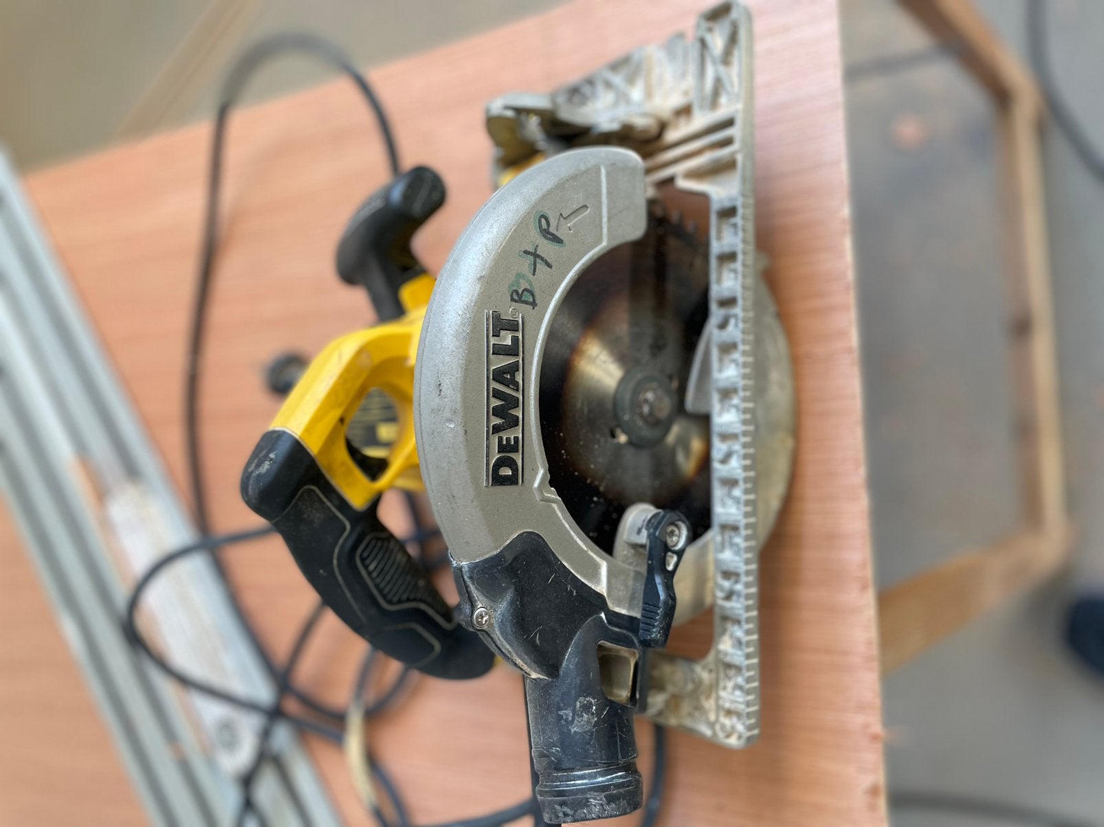 DeWalt cirkelzaag, Doe-het-zelf en Bouw, Gereedschap | Zaagmachines, Ophalen, Gebruikt, Cirkelzaag