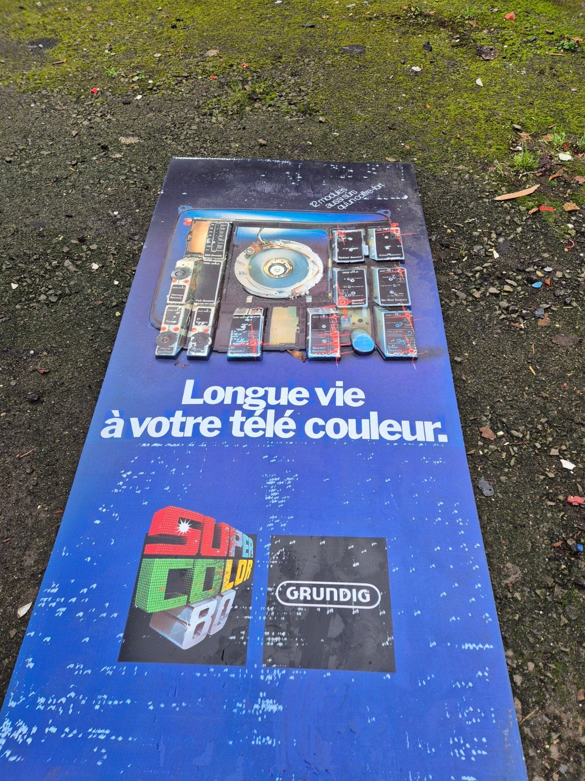 Vintage très grande publicité en relief pour le tv grundig, Collections, Enlèvement ou Envoi, Comme neuf, Panneau publicitaire