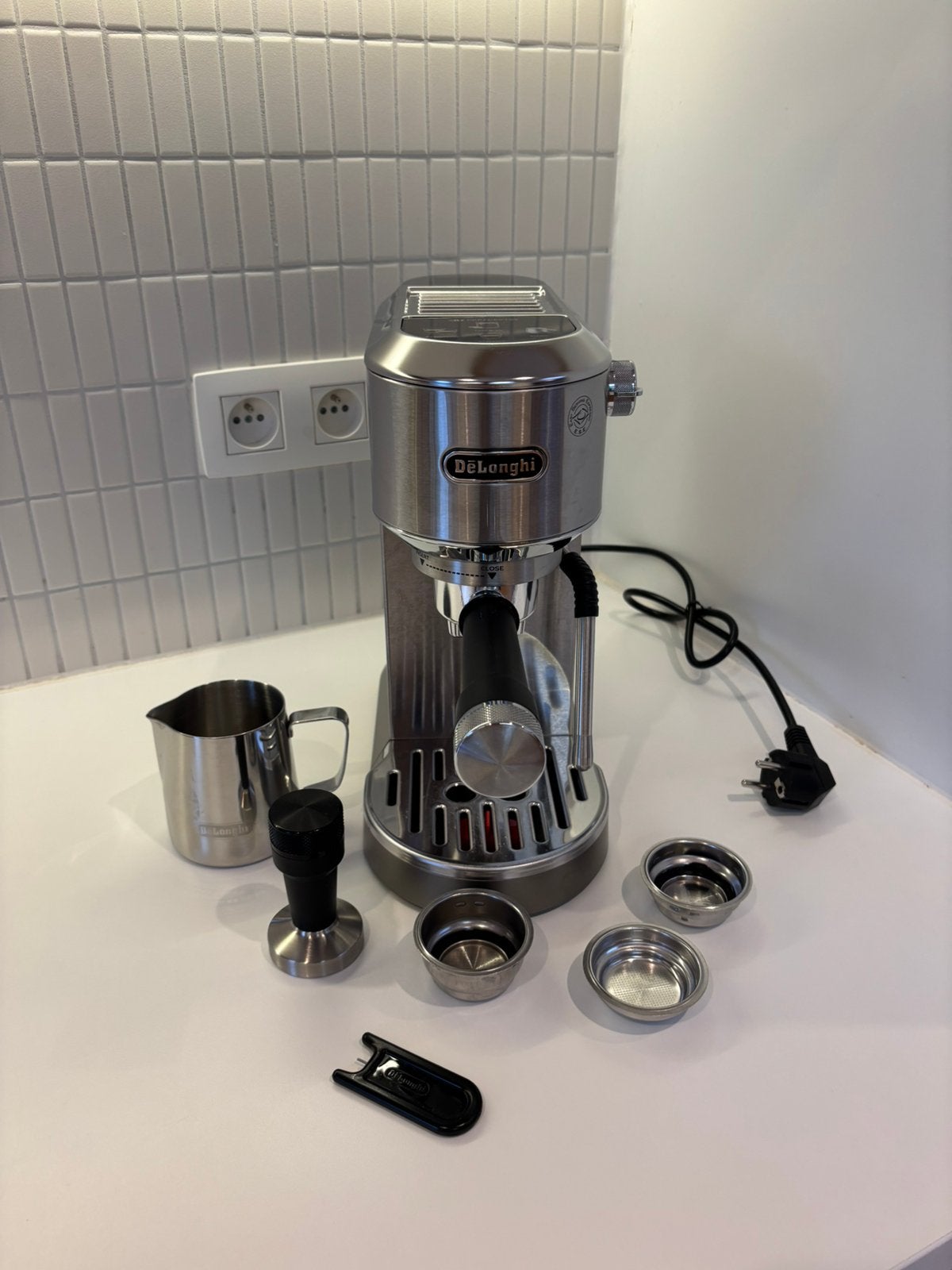 Delonghi Dedica Duo koffiemachine, Elektronische apparatuur, Ophalen, Zo goed als nieuw, Koffiemachine