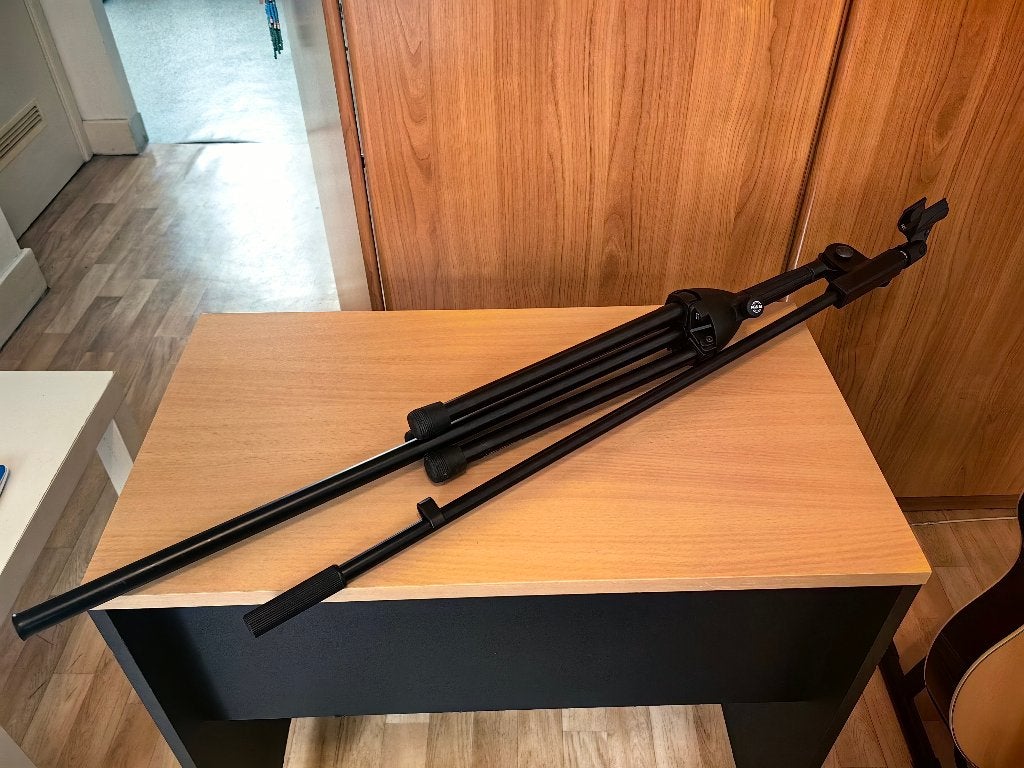 Trépied avec pieds en métal (Thomann), Musique & Instruments, Instruments | Accessoires, Enlèvement ou Envoi, Comme neuf, Autres instruments