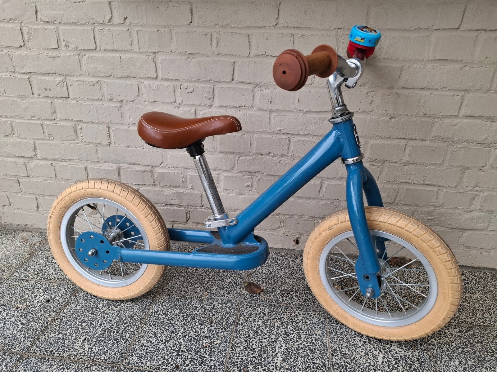 blauwe retro trybike, Ophalen