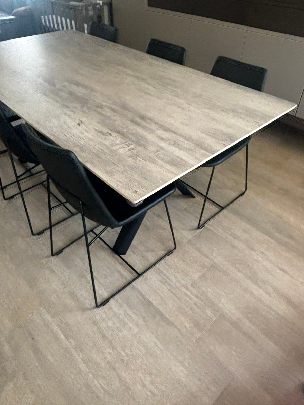 Table de salle à manger JOLI avec châssis à hélice, Enlèvement, Comme neuf