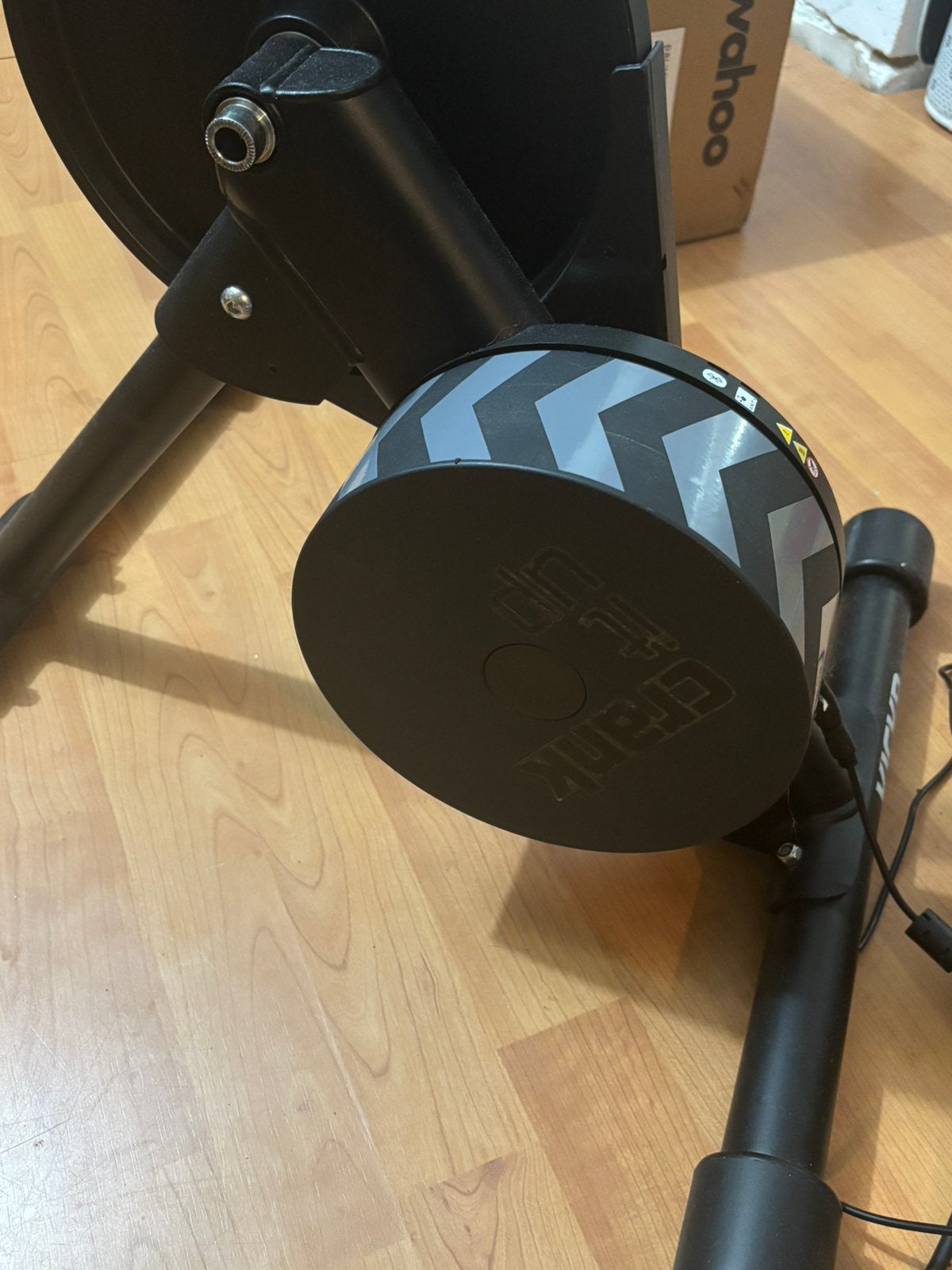 Comme neuf home trainer Wahoo Kickr Core avec cassette 12v, Ophalen, Zo goed als nieuw