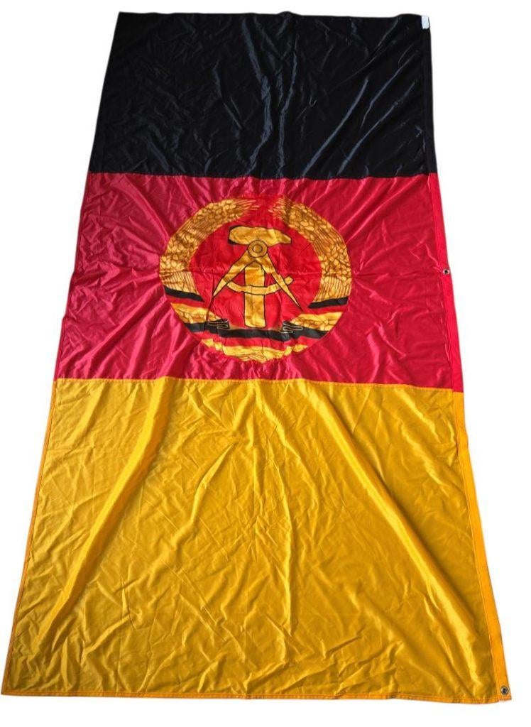 duitse ddr vlag in gebruikte staat, Verzamelen, Ophalen of Verzenden