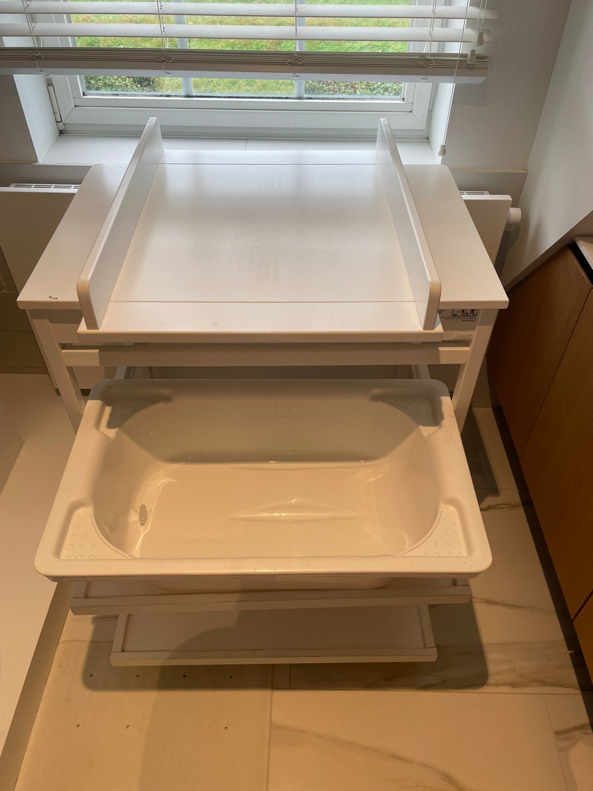 Table de soin Bébé Quax avec meuble de bain, Enlèvement, Comme neuf