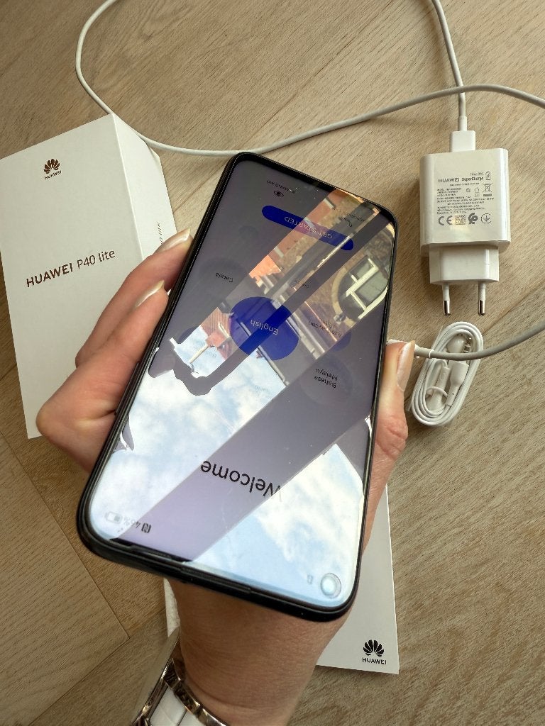 Huawei P40 Lite + hoesje + schermbeschermer+accessoires, Telecommunicatie, Mobiele telefoons | Huawei, Ophalen, Zo goed als nieuw
