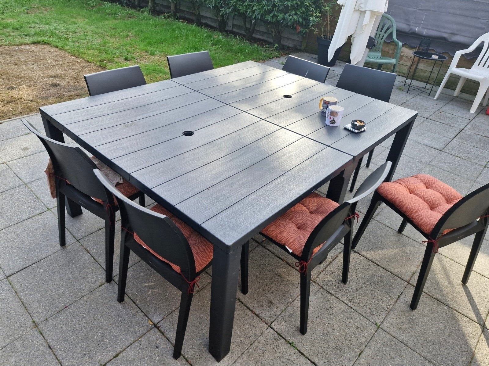 Grote buitentafel, 8 stoelen, 8 kussens, Ophalen, Kunststof, Gebruikt, 8 zitplaatsen
