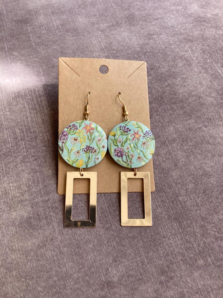 Handbeschilderde Oorbellen Flowery ByJ&S, Ophalen of Verzenden, Nieuw, Overige materialen, Hangers