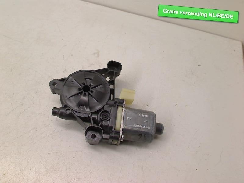 MOTEUR LEVE VITRE ELECTRIQUE ARRIÈRE GAUCHE (5Q0959801), Arrière, Auto-Union-Straße  1,
85057  Ingolstadt, DE, Info@audi.de, Audi