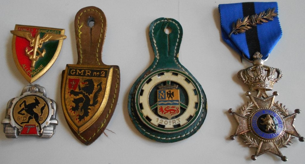 Set van insignes, pucelles, medaille post WW2., Ophalen of Verzenden, Landmacht, Lintje, Medaille of Wings