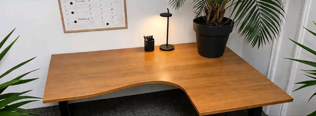 Moderne bureautafel met ingebouwd 4 PI stopcontact (elektris, Maison & Meubles, Bureaux, Moderne, Enlèvement, Électrique