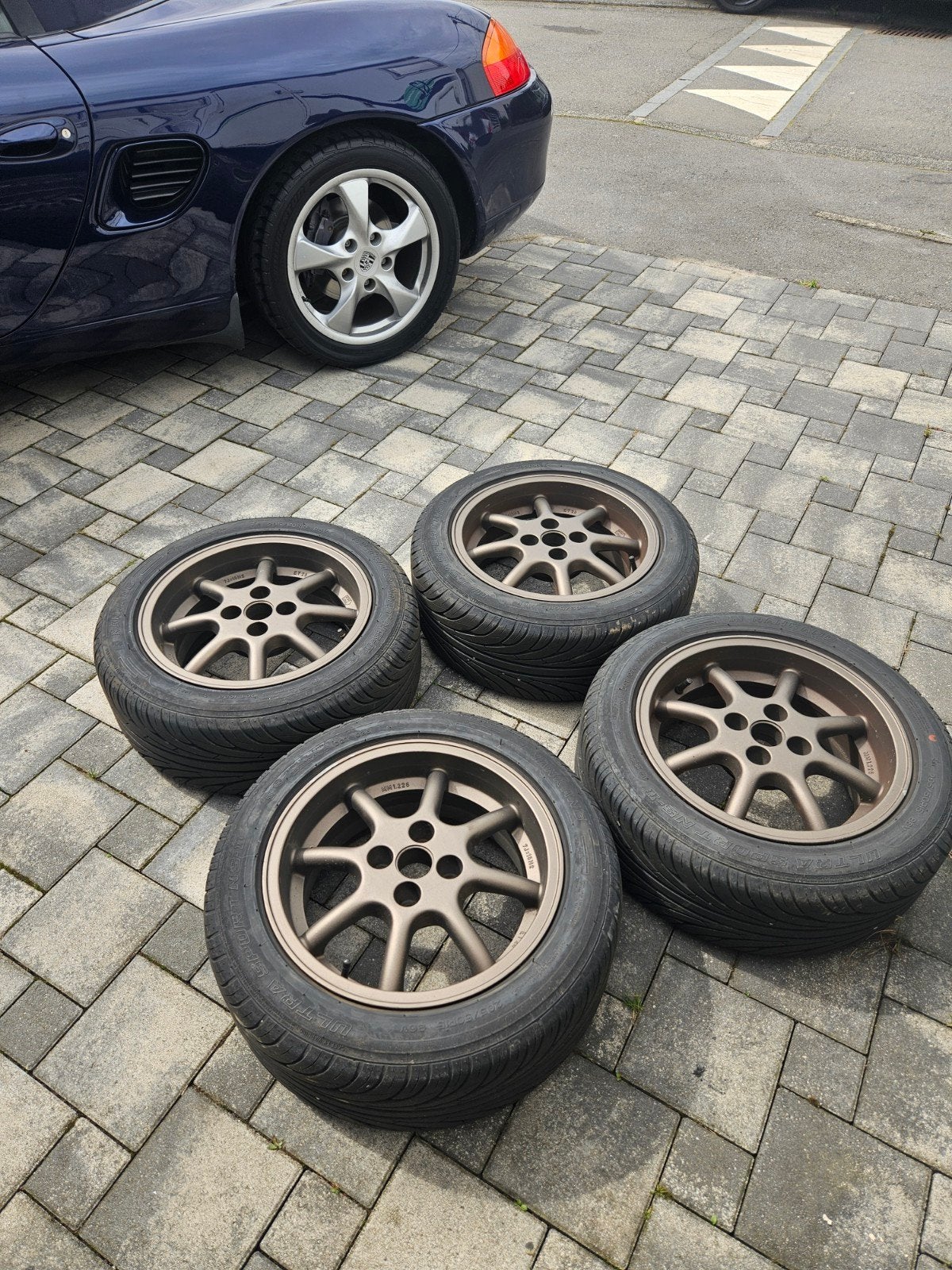 A vendre 4 jantes alu avec pneus très bon états, Autos : Pièces & Accessoires, Pneus & Jantes, Pneu(s)