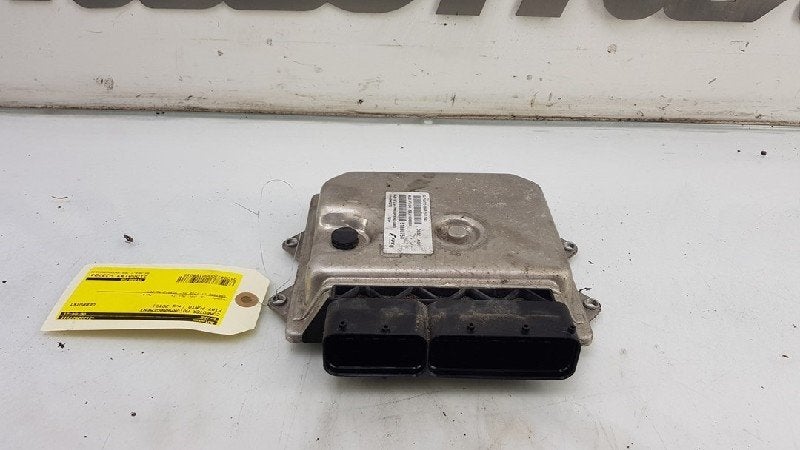 CALCULATEUR MOTEUR ECU Fiat Punto Evo (199) (|51880758|), Autos : Pièces & Accessoires, FCA Germany GmbH, IPC D1-09 Bahnhofsplatz
65423  Rüsselsheim am Main, DE