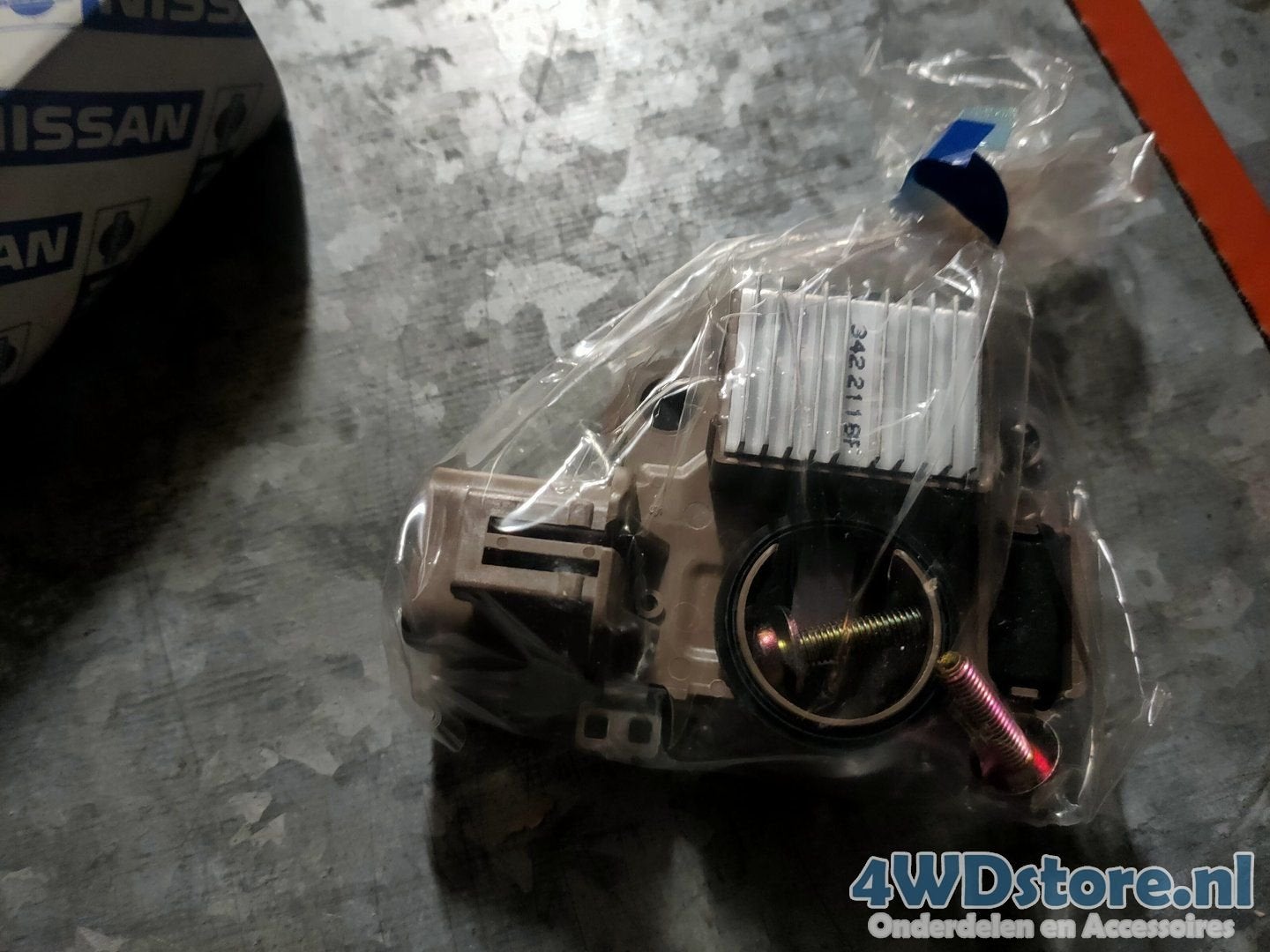 Nissan Patrol Y61 Spanningsregelaar 232150V010, -, Utilisé, -, Nissan