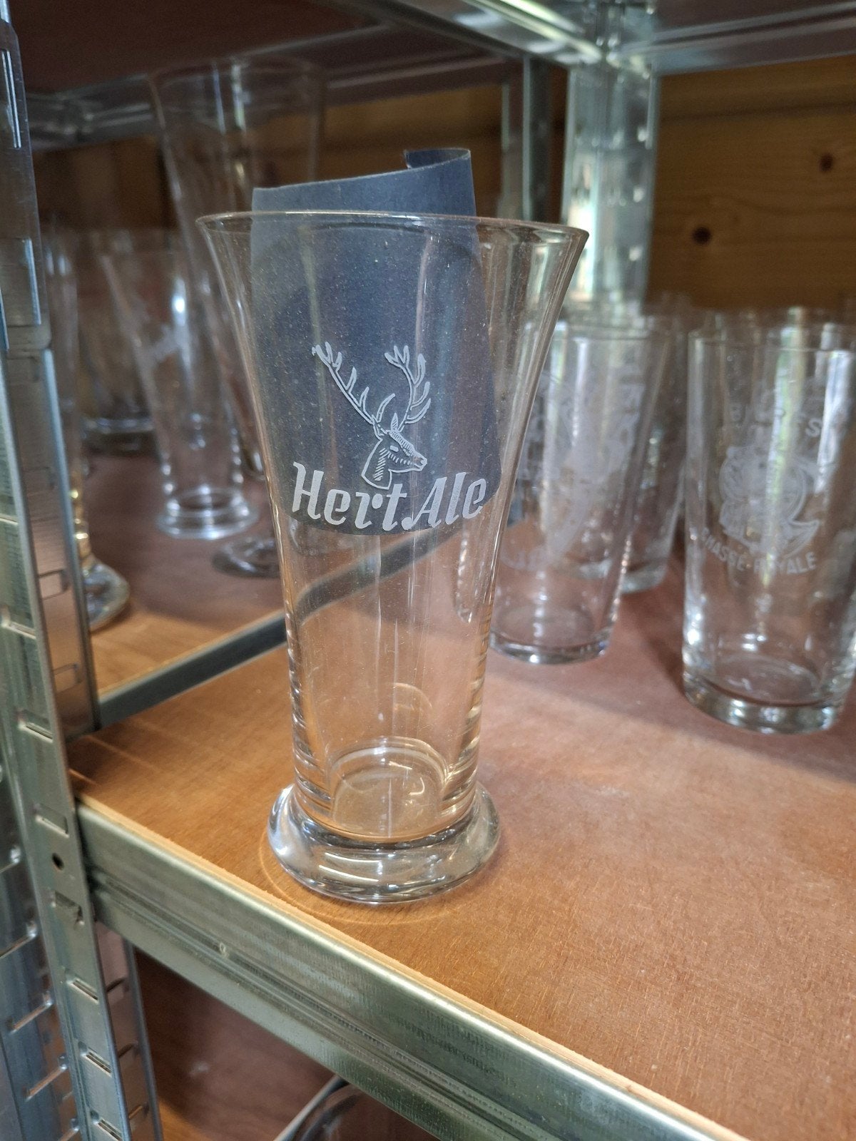 Oud gezuurd bierglas hert ale, Ophalen of Verzenden