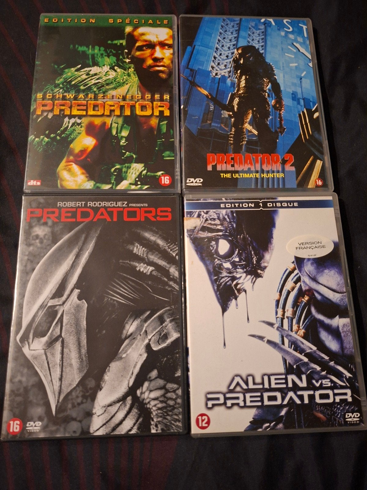 A vendre 4 dvd Predator, CD & DVD, Enlèvement ou Envoi, Néerlandais, Comme neuf, Comprend un boîtier