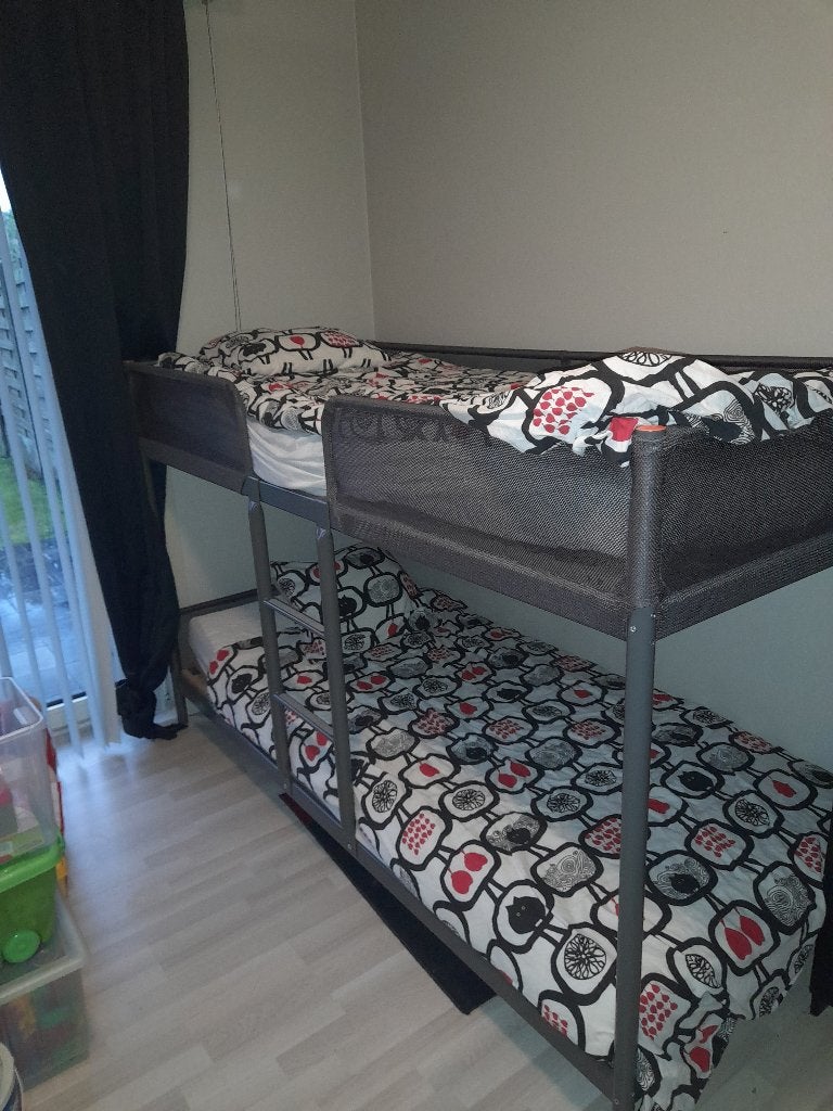 Stapelbed met extra lattenbodems + matrassen, Ophalen, Zo goed als nieuw, Stapelbed