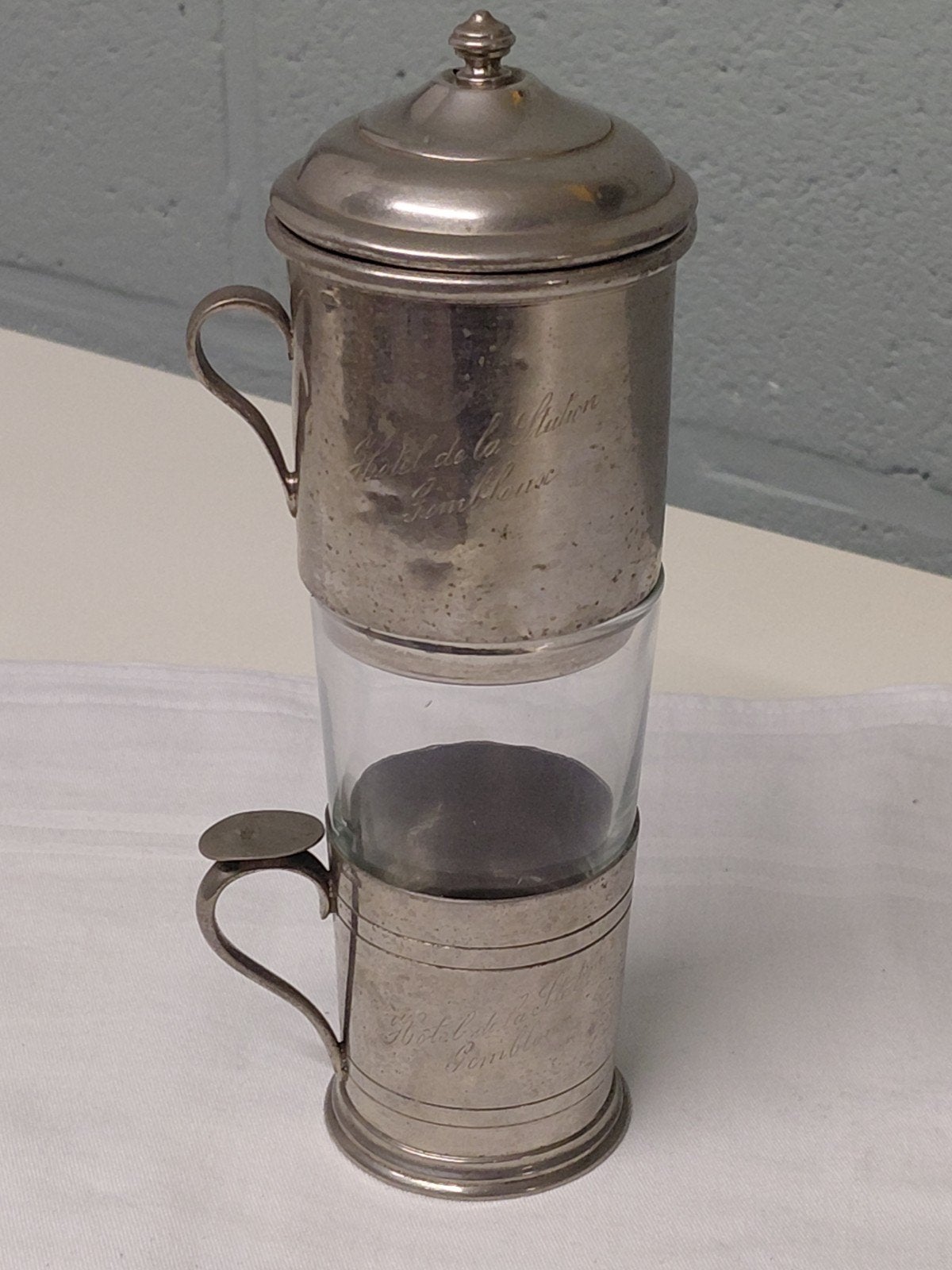 Cafetière filtre individuelle vintage en métal argenté et ve, Antiquités & Art, Antiquités | Ustensiles de cuisine, Enlèvement