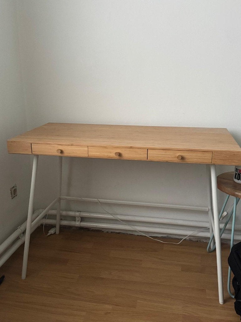 bureau en bambou 102 X 49 cm, Maison & Meubles, Bureau d'écolier, Comme neuf, Enlèvement, IKEA
