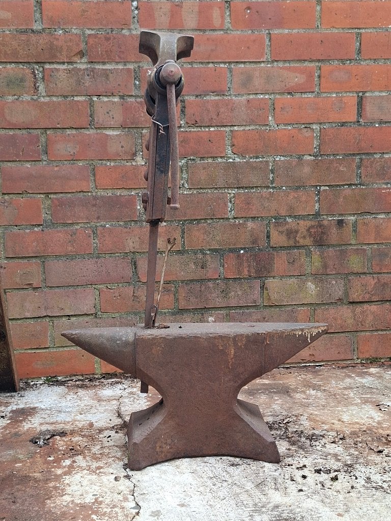 Aambeeld met bankschroef, Ophalen, Gebruikt, 70 tot 120 cm, Bankschroef